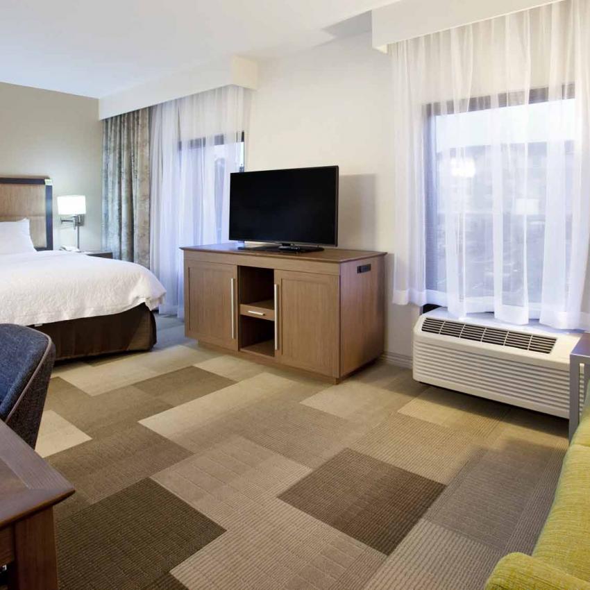 Hampton Inn & Suites